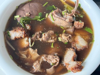 เกาเหลาเป็ดตุ๋น หมูตุ๋น หมูกรอบ