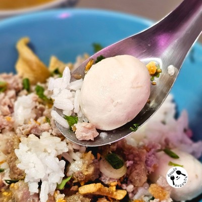 ข้าวต้มแห้งกระดูกหมู