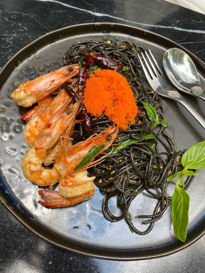 พาสต้ากุ้งเส้นดำ