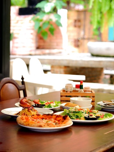 อาหาร หรือ เครื่องดื่ม