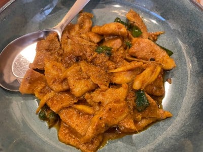 ผัดเผ็ดหมูบ้านประภา