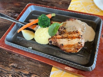 สเต็กพอร์คชอปหมูคุโรบุตะย่างถ่าน