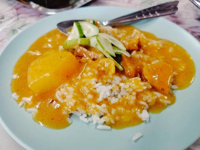 แกงกระหรี่หมู