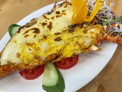 กุ้งมังกรสดมาก แต่ไม่ผ่านเรื่องกระบวนการ cheese คือ mayonnaise ส่วน butter garli