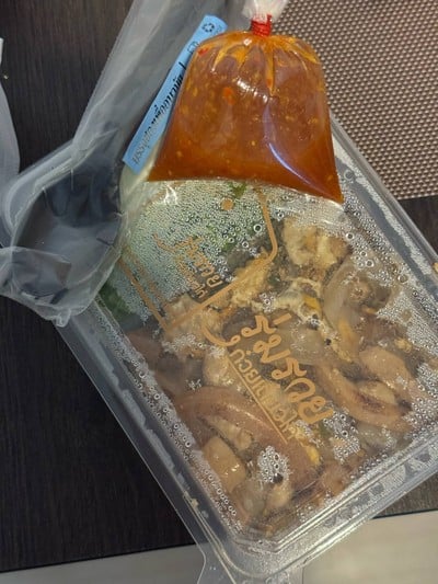 คั่วไก่รุ่มรวย (ปลาหมึกกรอบ+ไก่)