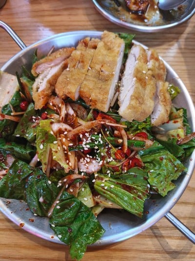 สลัดไก่ทอด