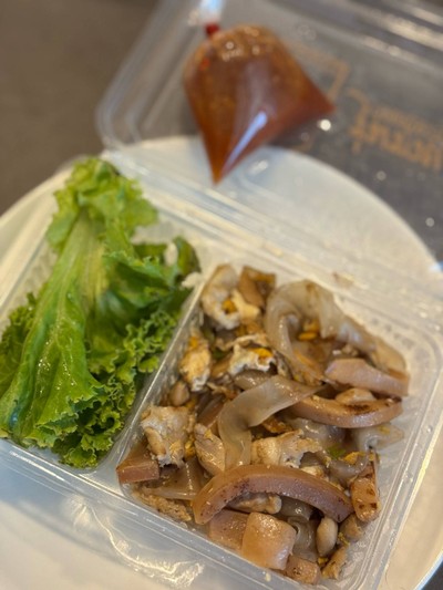 คั่วไก่รุ่มรวย (ปลาหมึกกรอบ+ไก่)