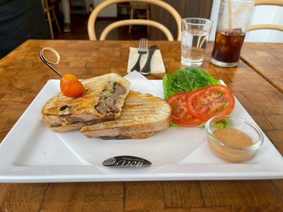 Rare Roast Beef on Sourdough 🥩