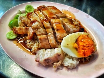 ข้าวหมูแดงหมูกรอบ (ธรรมดา)