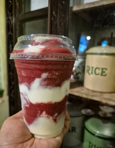 สตอเบอรี่โยเกิร์ตปั่น