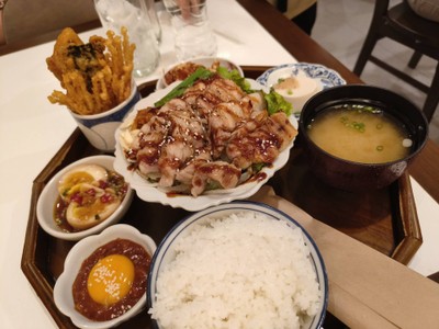 อาหาร หรือ เครื่องดื่ม