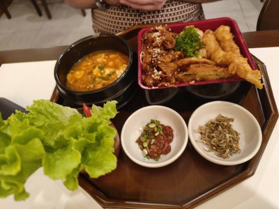 อาหาร หรือ เครื่องดื่ม