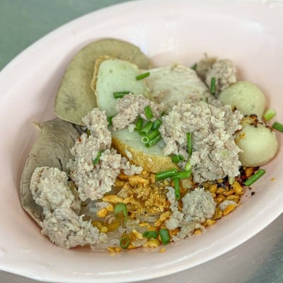 เมนูของร้าน รุ่งเรือง (ตั๋ง) ก๋วยเตี๋ยวหมู สุขุมวิท26 เจ้าเก่า สุขุมวิท 26