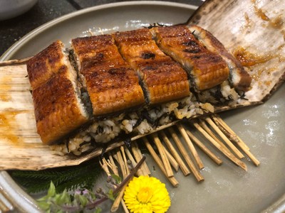 ข้าวหน้าปลาไหลห่อใบไผ่