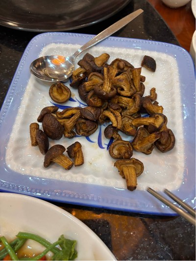 เห็ดหอมคั่วซอส