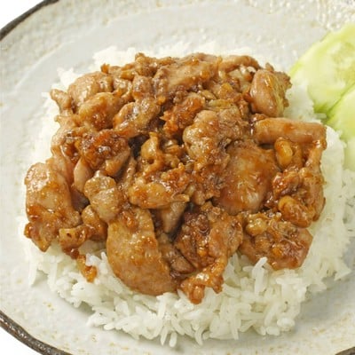 ข้าวหมูผัดกระเทียมพริกไทย