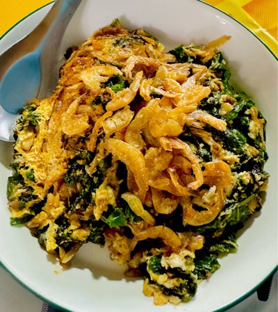 ใบเหลียงผัดไข่กุ้งเสียบ