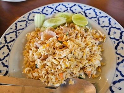 ข้าวผัดหมู