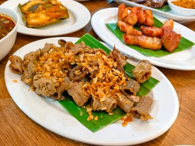 ไส้อ่อนตับขาวทอดกระเทียม