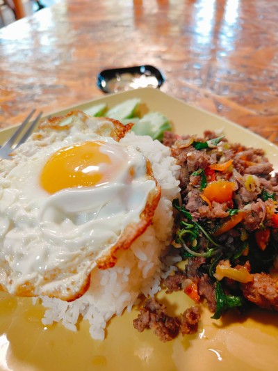 ข้าวกะเพราเนื้อ