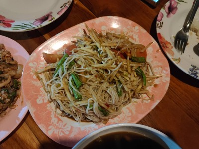 อาหาร หรือ เครื่องดื่ม