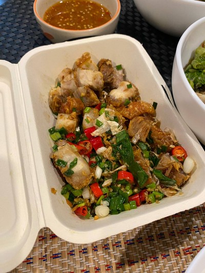 หมูกรอบคั่วพริกเกลือ(จั้มบ๊ะนาเกลือ)