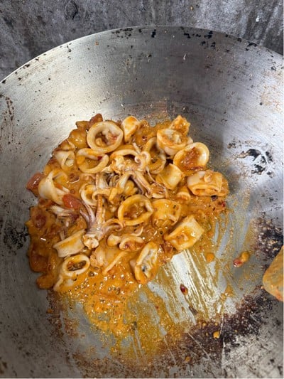 วิธีทำ หมึกผัดไข่เค็ม วิธีทำ หมึกผัดไข่เค็ม