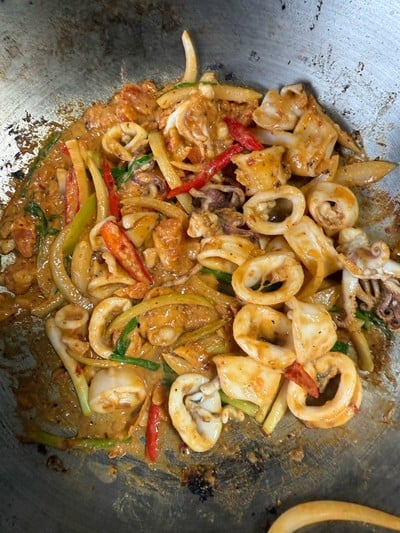 วิธีทำ หมึกผัดไข่เค็ม วิธีทำ หมึกผัดไข่เค็ม