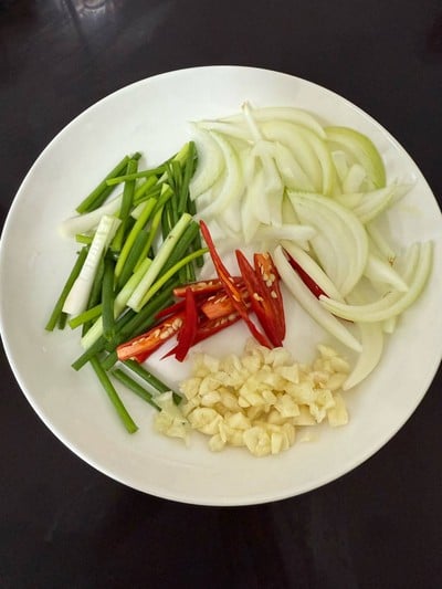 วิธีทำ หมึกผัดไข่เค็ม วิธีทำ หมึกผัดไข่เค็ม