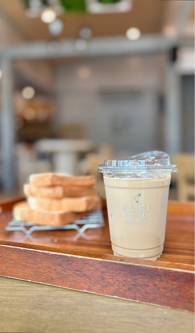 ☕️ Iced Latte. (Price 100 Baht.)