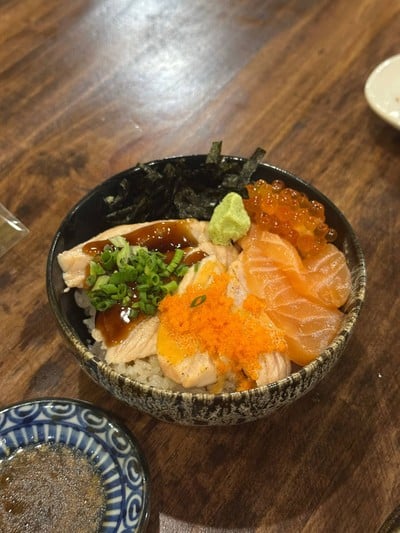 ข้าวแซลมอน 3 สหายไข่แซลมอน ฟรีซุปมิโสะ