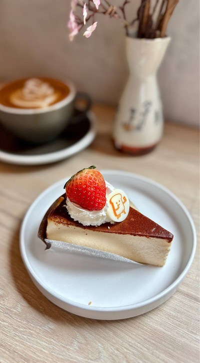 🍰 Basque Burnt Cheesecake. (Price 149 Baht.)