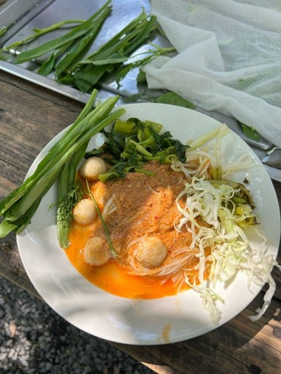ขนมจีนกะทิน้ำยาไทย + น้ำพริก