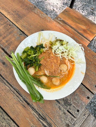 ขนมจีนกะทิน้ำยาไทย + น้ำพริก