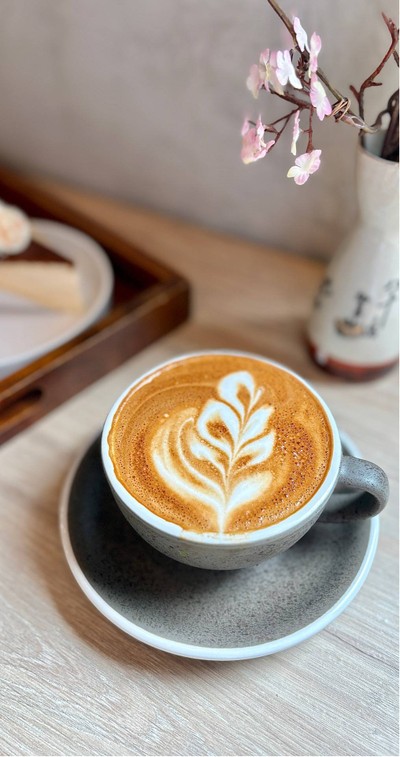 ☕️ Hot Latte. (Price 100 Baht.)