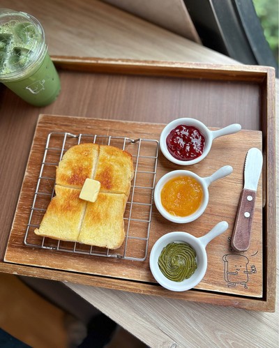 🍞 Signature Toast. (Price 95 Baht.)