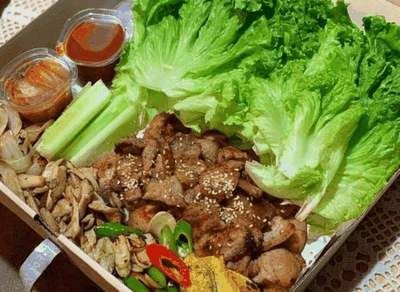 ชุดสันคอหมูห่อผัก