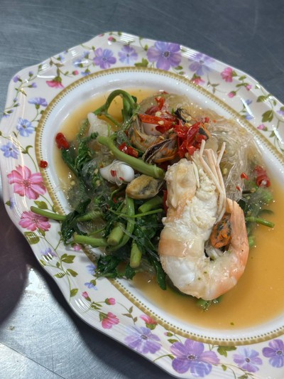 ยำผักกระเฉดทะเล