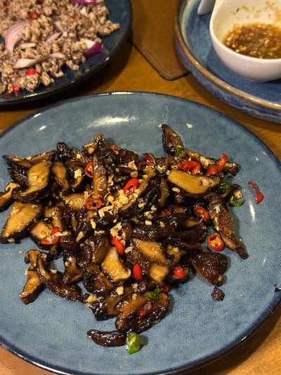 เห็ดหอมผัดพริกสด