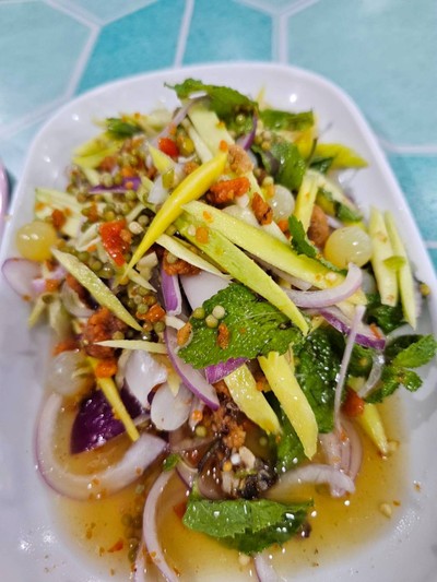 ยำสามไข่