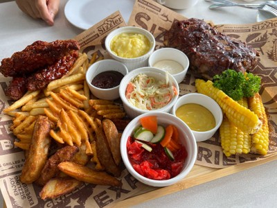 ซี่โครงหมูบาร์บีคิวและไก่ทอดสไตล์เท็ดซัส