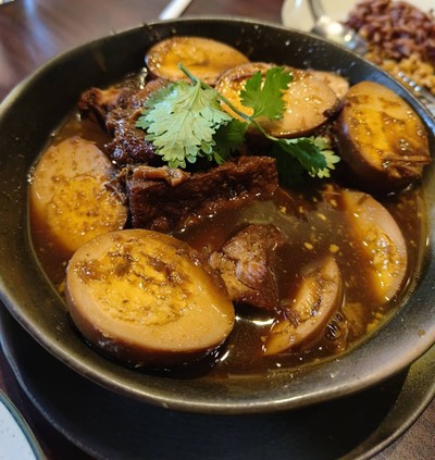 ไข่พะโล้ขาหมู
