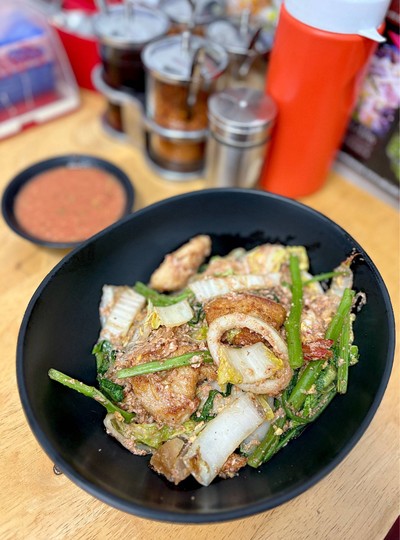 🍝 สุกี้แห้งรวมมิตร น้ำจิ้มสูตรแต้จิ๋ว. (ราคา 75 บาท.)