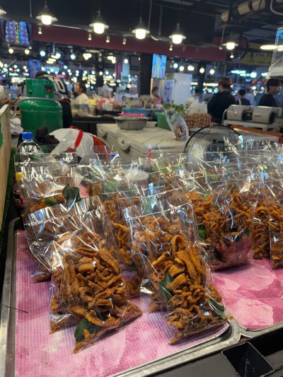 หนังไก่ทอด