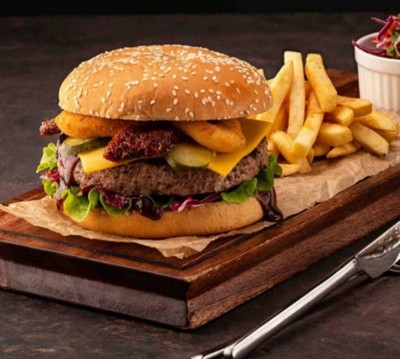 เบอร์เกอร์เนื้อ + เฟรนฟราย