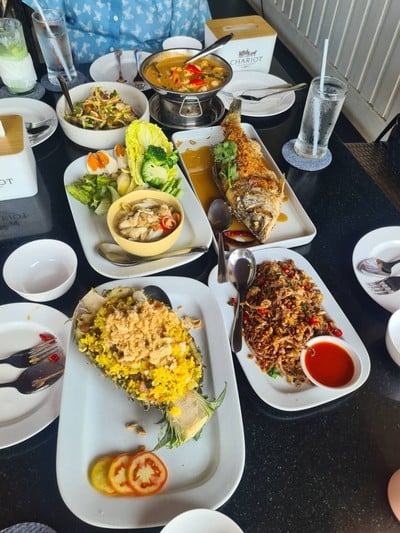 อาหาร หรือ เครื่องดื่ม