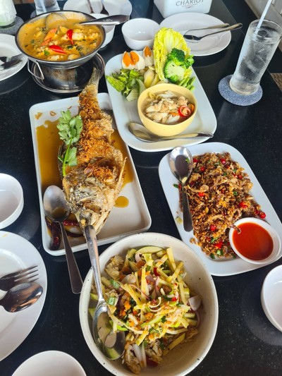 อาหาร หรือ เครื่องดื่ม