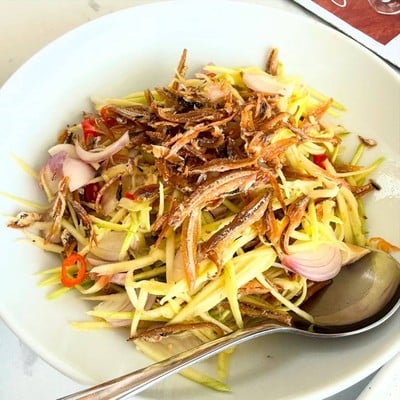 ยำมะม่วงปลาฉิ้งฉ้าง