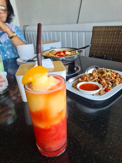 อาหาร หรือ เครื่องดื่ม