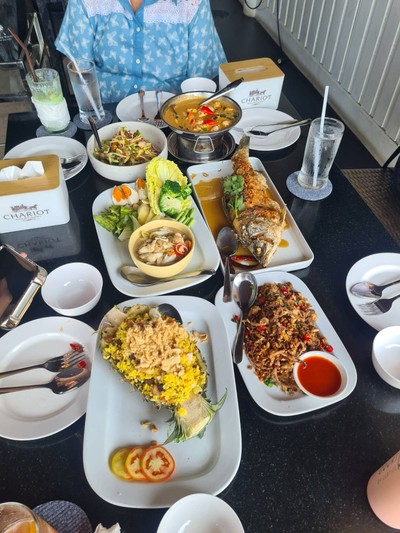 อาหาร หรือ เครื่องดื่ม